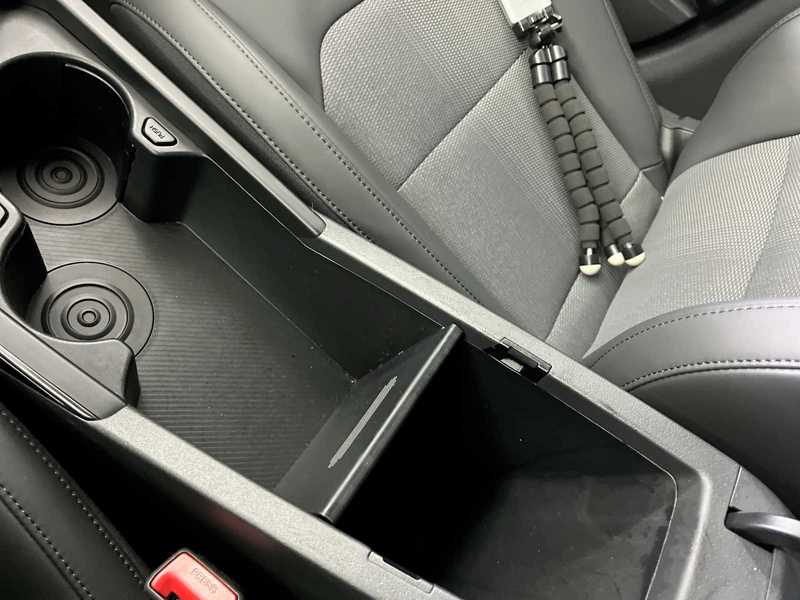 Thumbnail: 2025 Kia Niro - 23