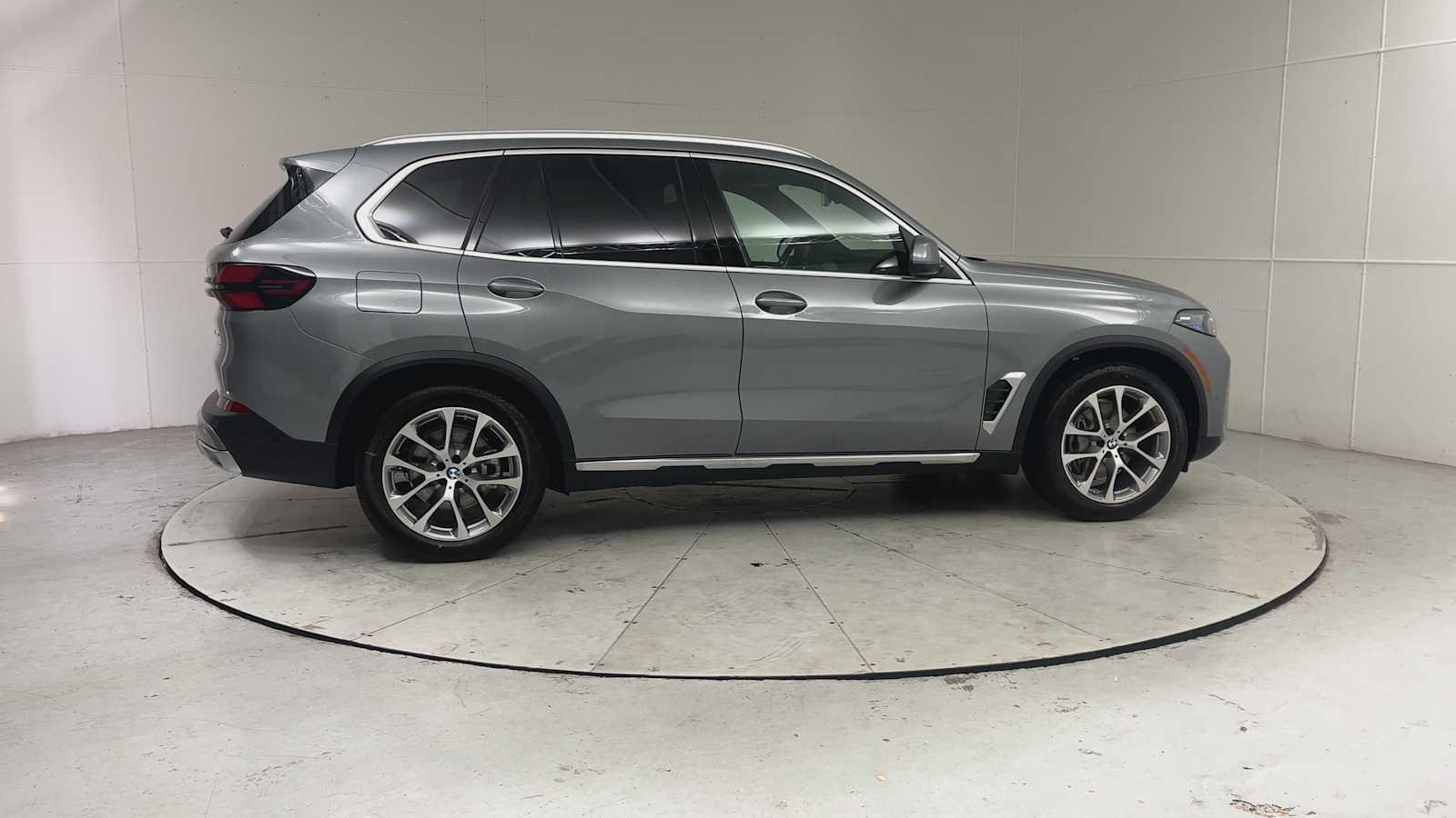 Thumbnail: 2026 BMW X5 - 9