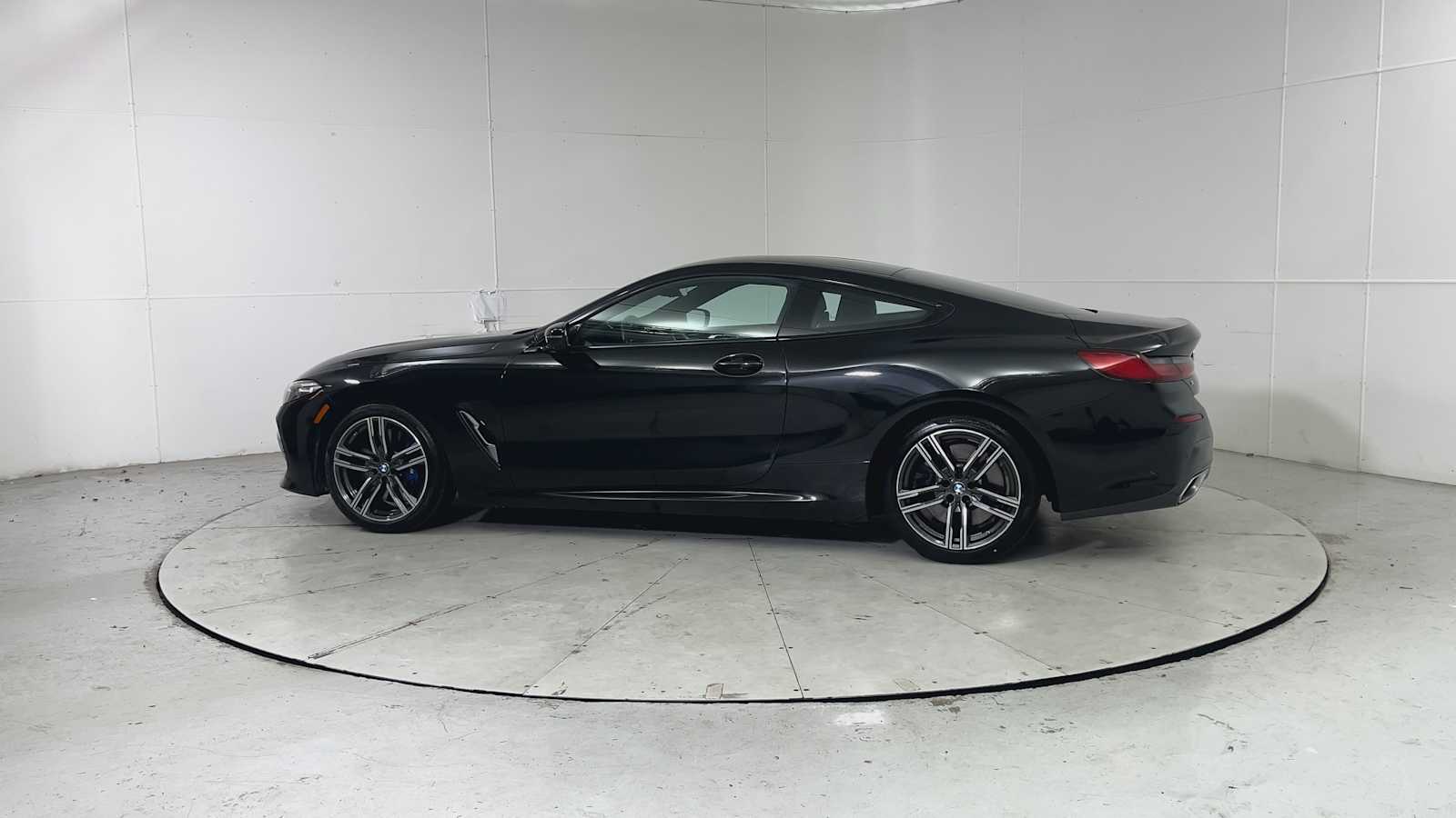 Thumbnail: 2025 BMW 8 Series - 3