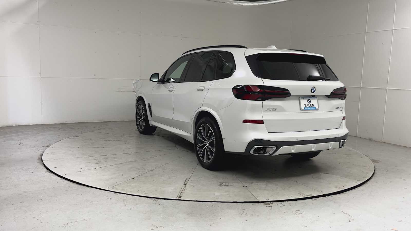 Thumbnail: 2026 BMW X5 - 3