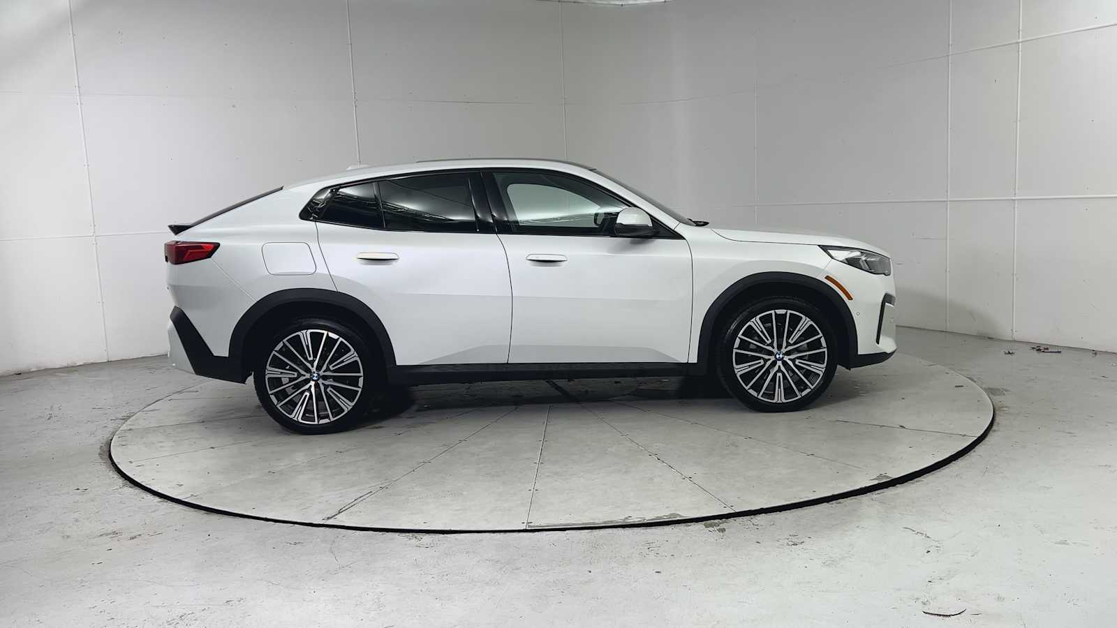 Thumbnail: 2025 BMW X2 - 9