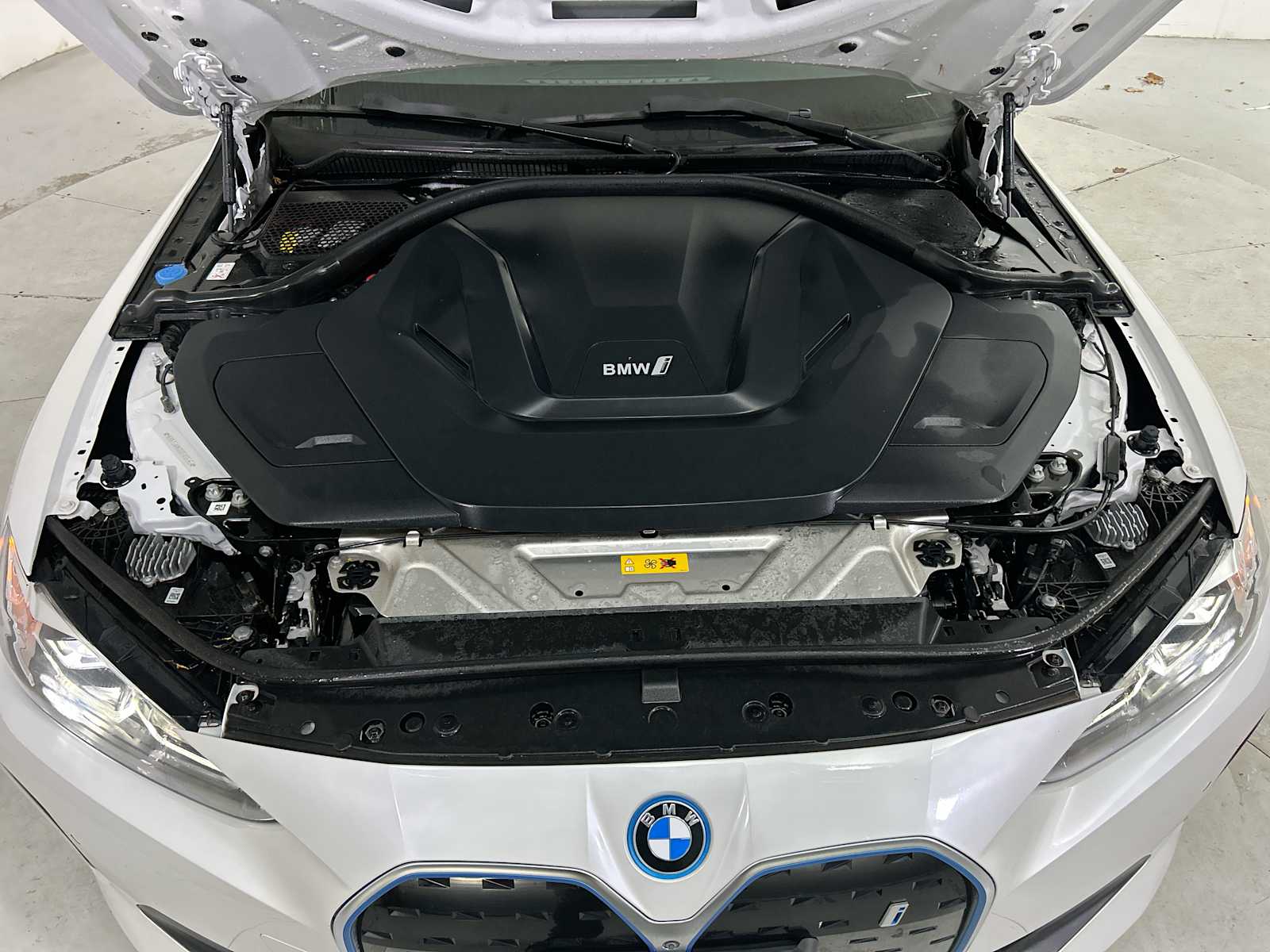 Thumbnail: 2023 BMW i4 - 18