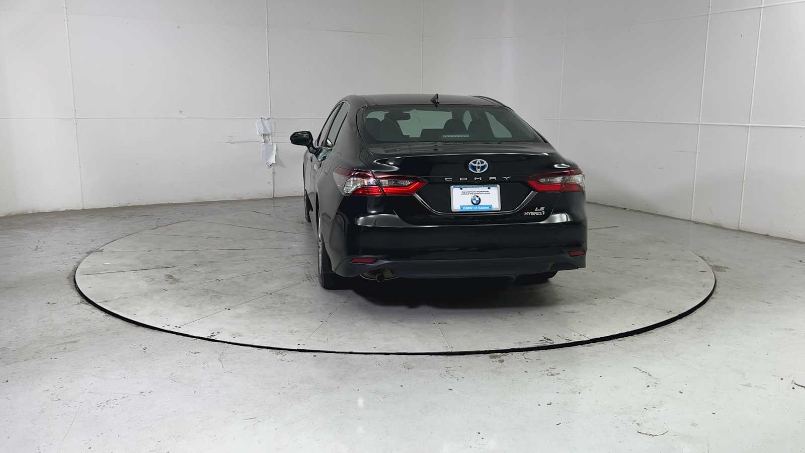2022 Toyota Camry Hybrid LE photo 3