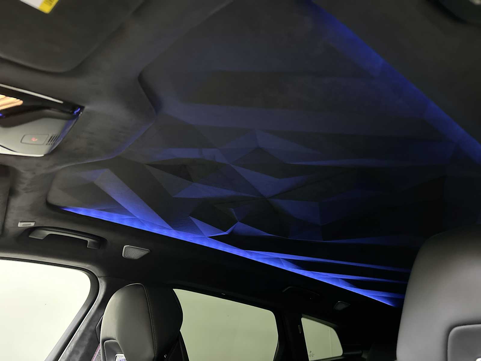 Thumbnail: 2026 BMW XM - 16