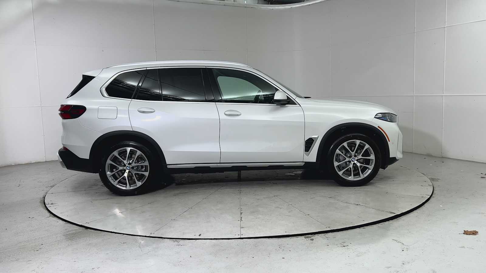 Thumbnail: 2026 BMW X5 - 9