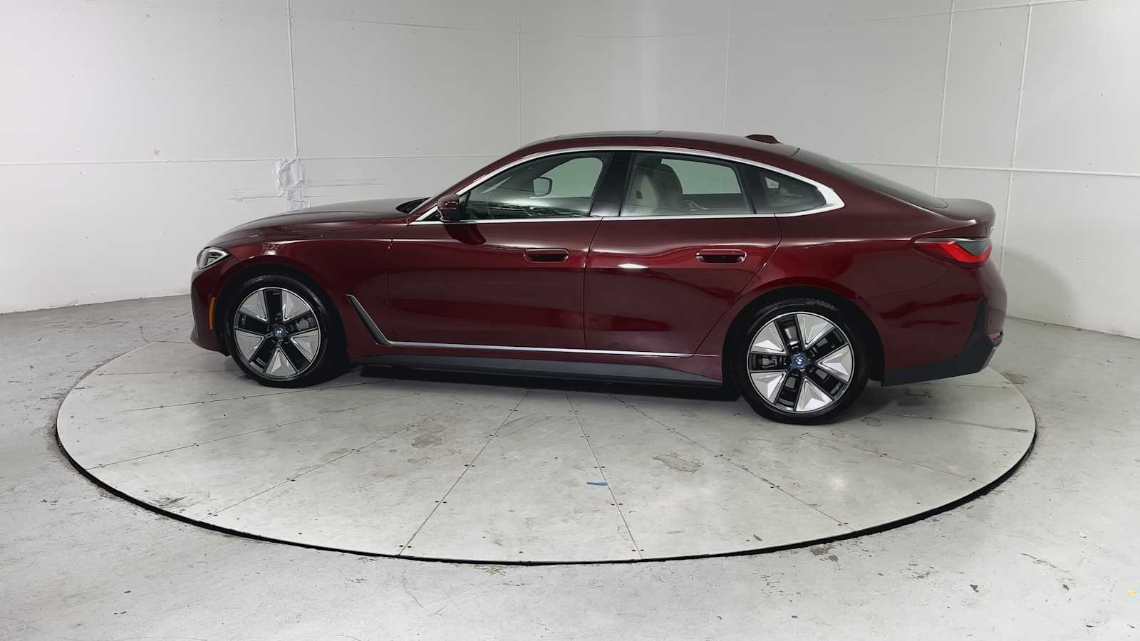 Thumbnail: 2023 BMW i4 - 4