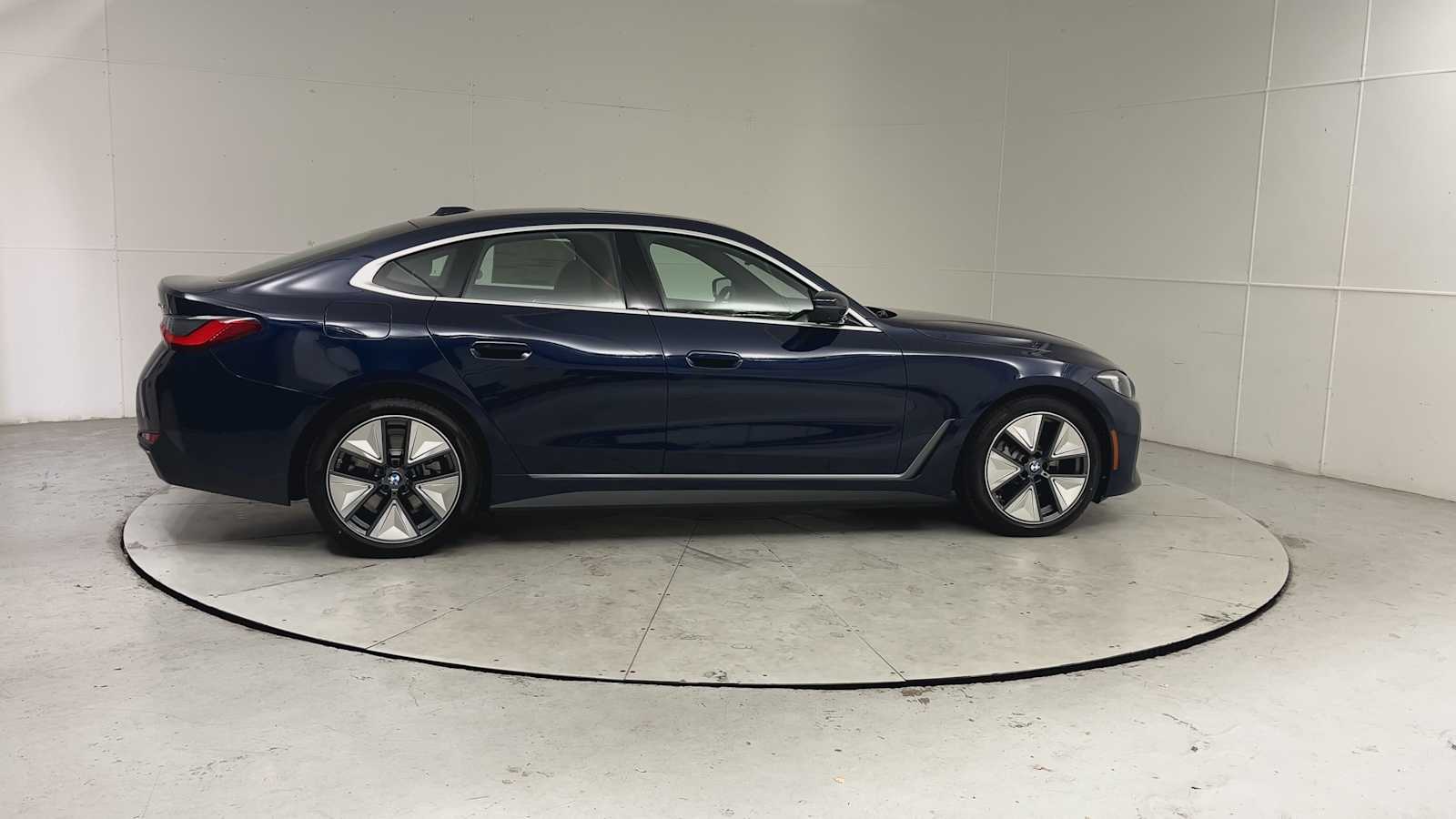 Thumbnail: 2026 BMW i4 - 9