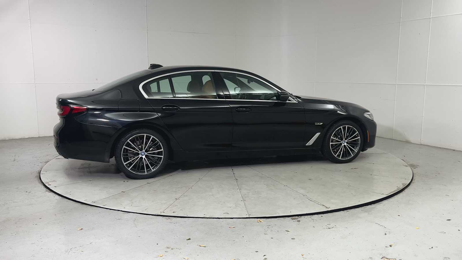 Thumbnail: 2023 BMW 5 Series - 9