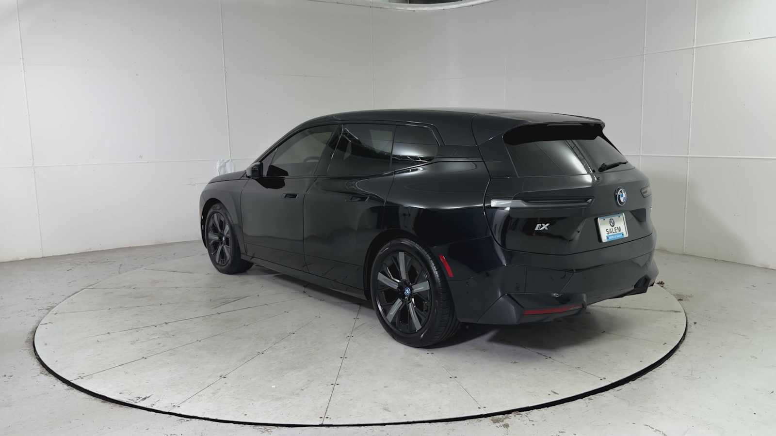 Thumbnail: 2023 BMW iX - 4