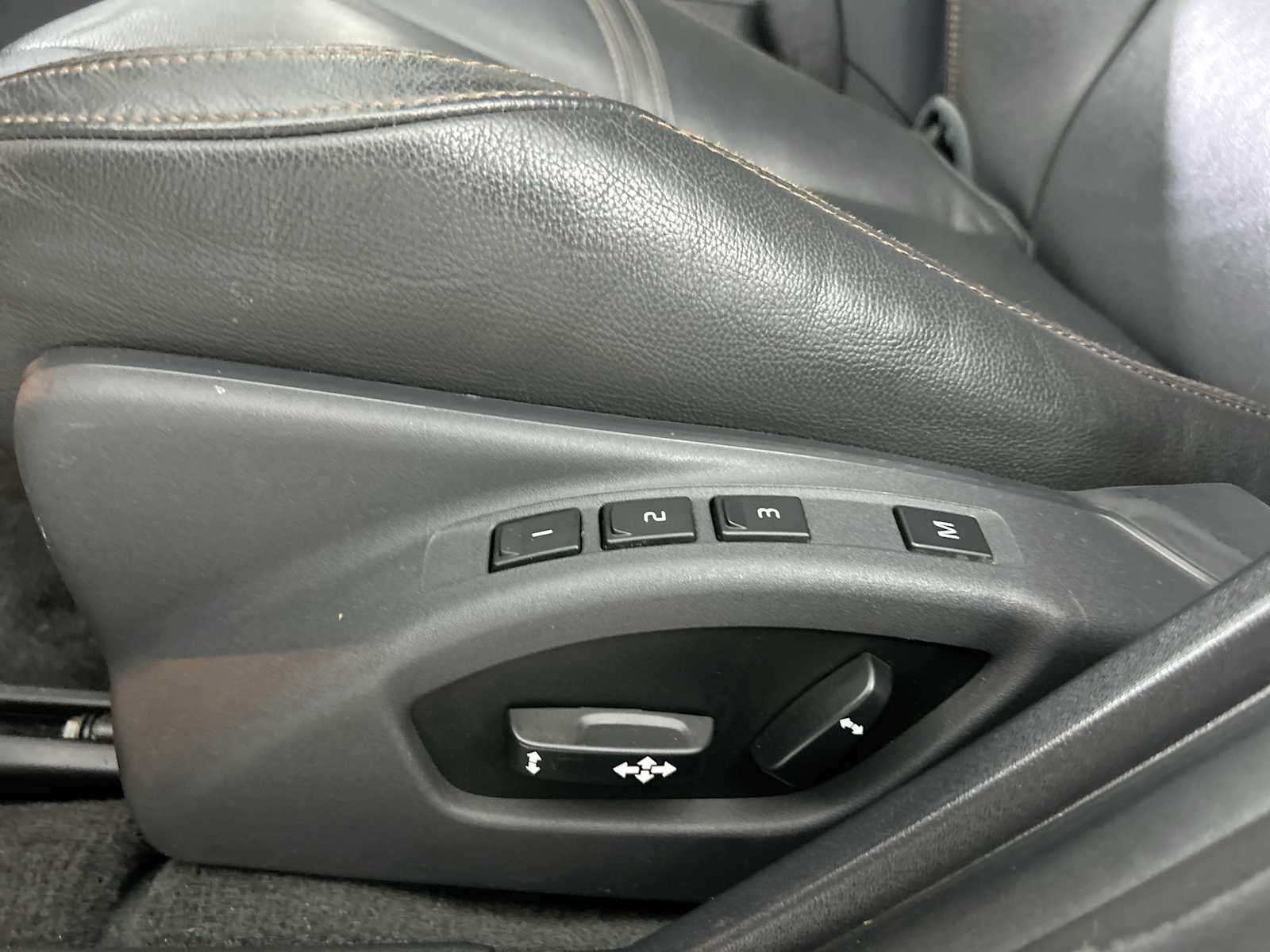 Thumbnail: 2015 Volvo S60 - 14