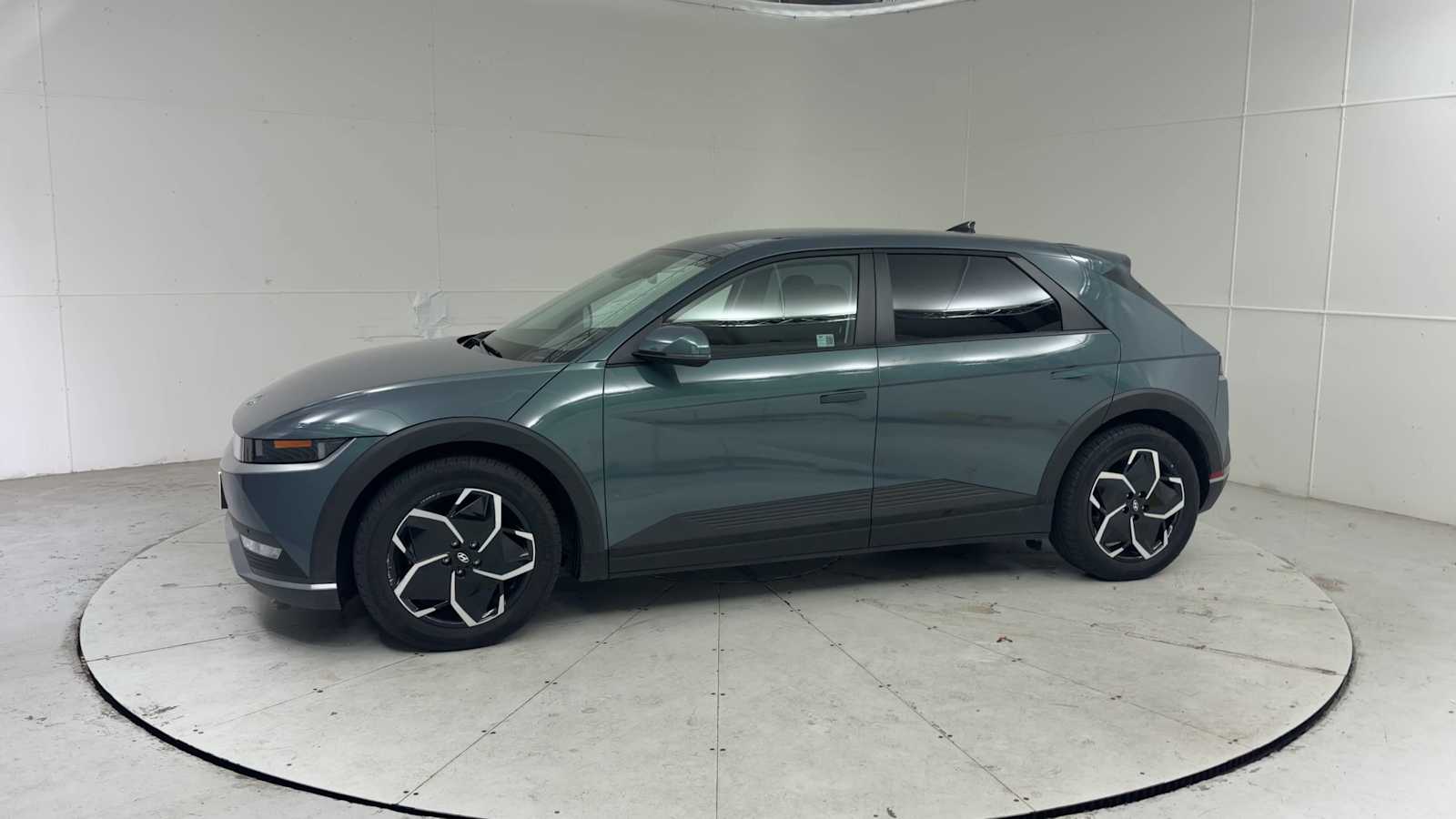 Thumbnail: 2024 Hyundai Ioniq 5 - 4