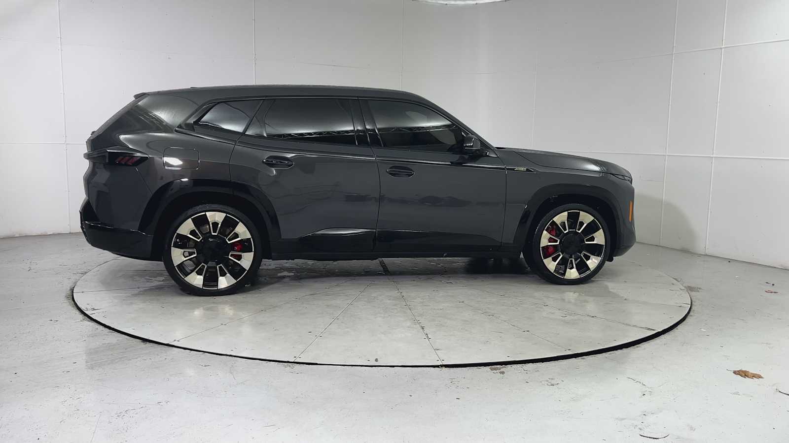 Thumbnail: 2023 BMW XM - 9