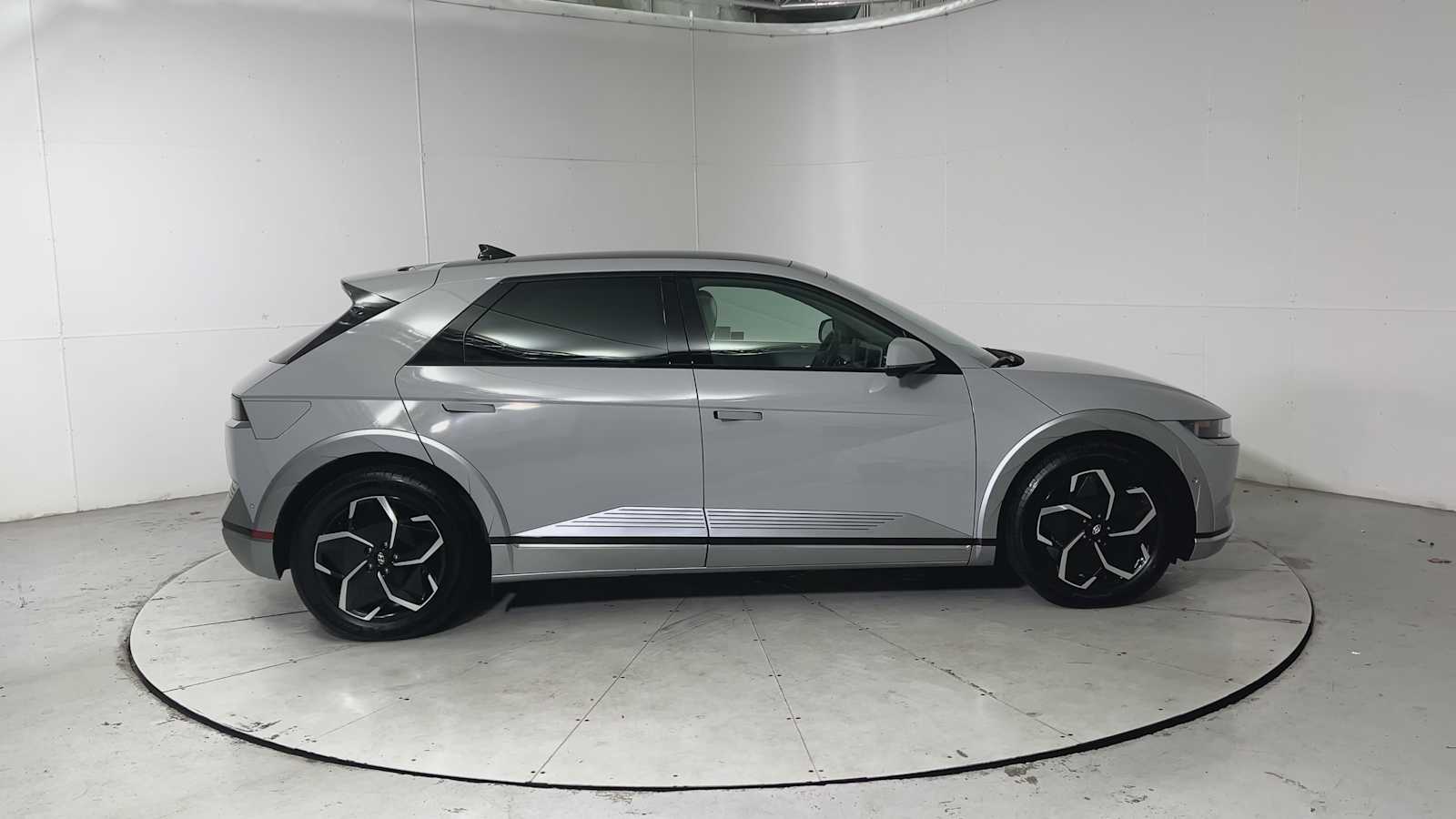 Thumbnail: 2024 Hyundai Ioniq 5 - 9