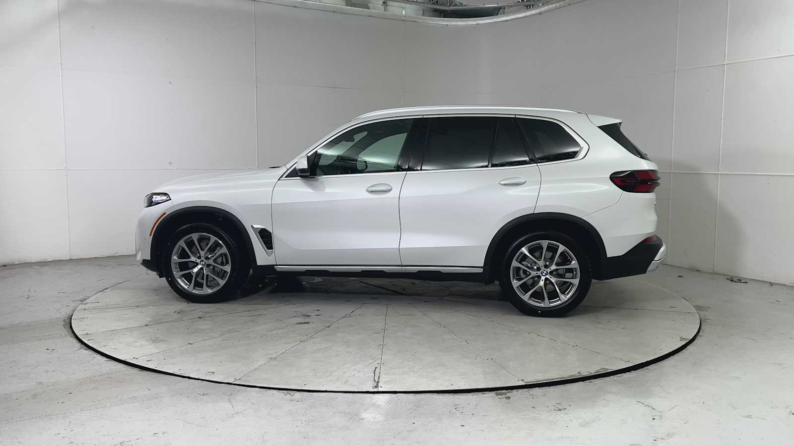 Thumbnail: 2026 BMW X5 - 5