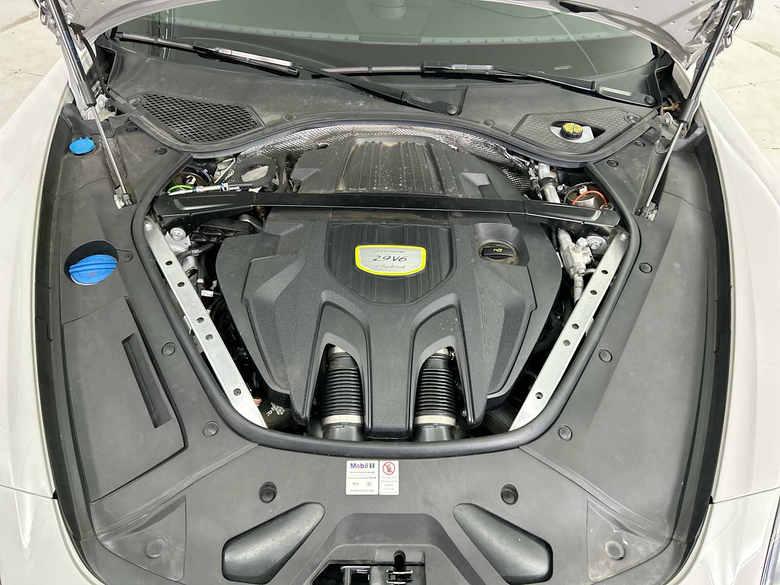 Thumbnail: 2018 Porsche Panamera - 18