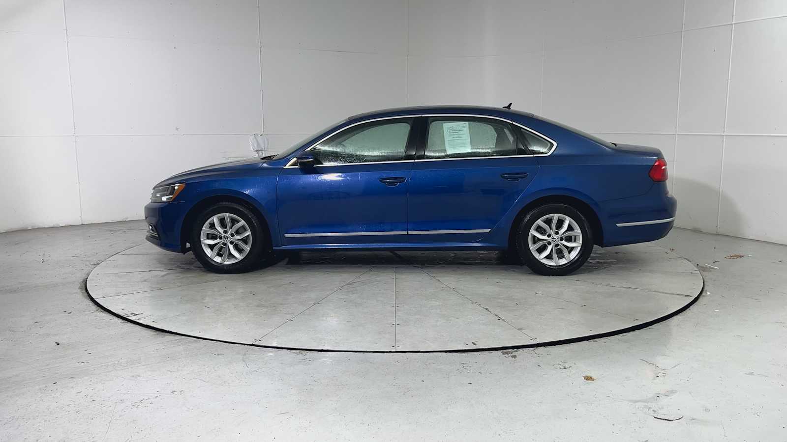 Thumbnail: 2016 Volkswagen Passat - 5