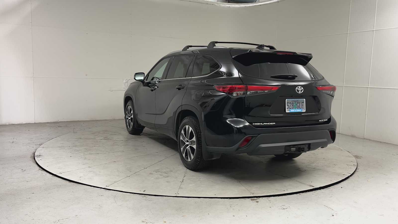 Thumbnail: 2021 Toyota Highlander - 3