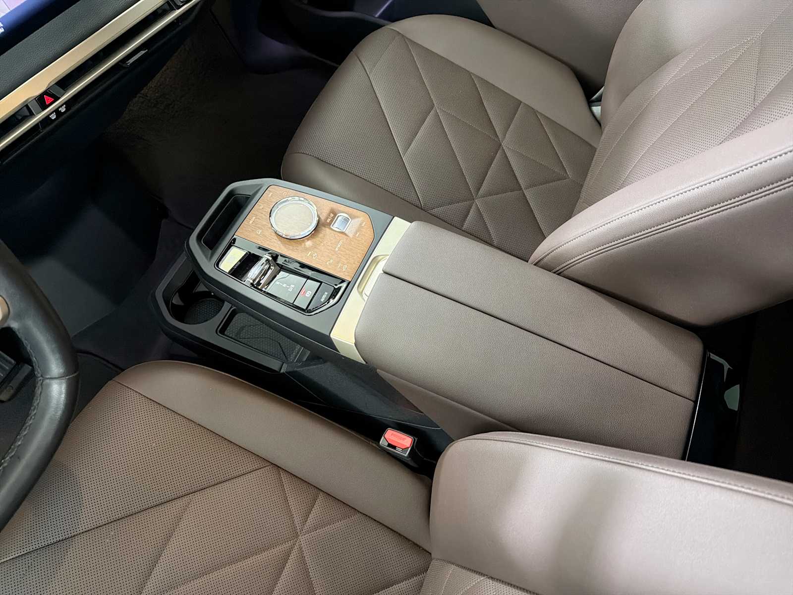 Thumbnail: 2023 BMW iX - 21