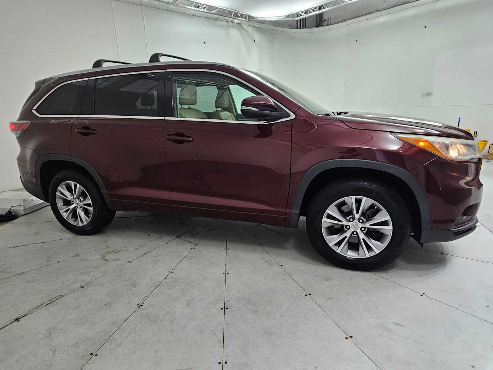 Thumbnail: 2015 Toyota Highlander - 6