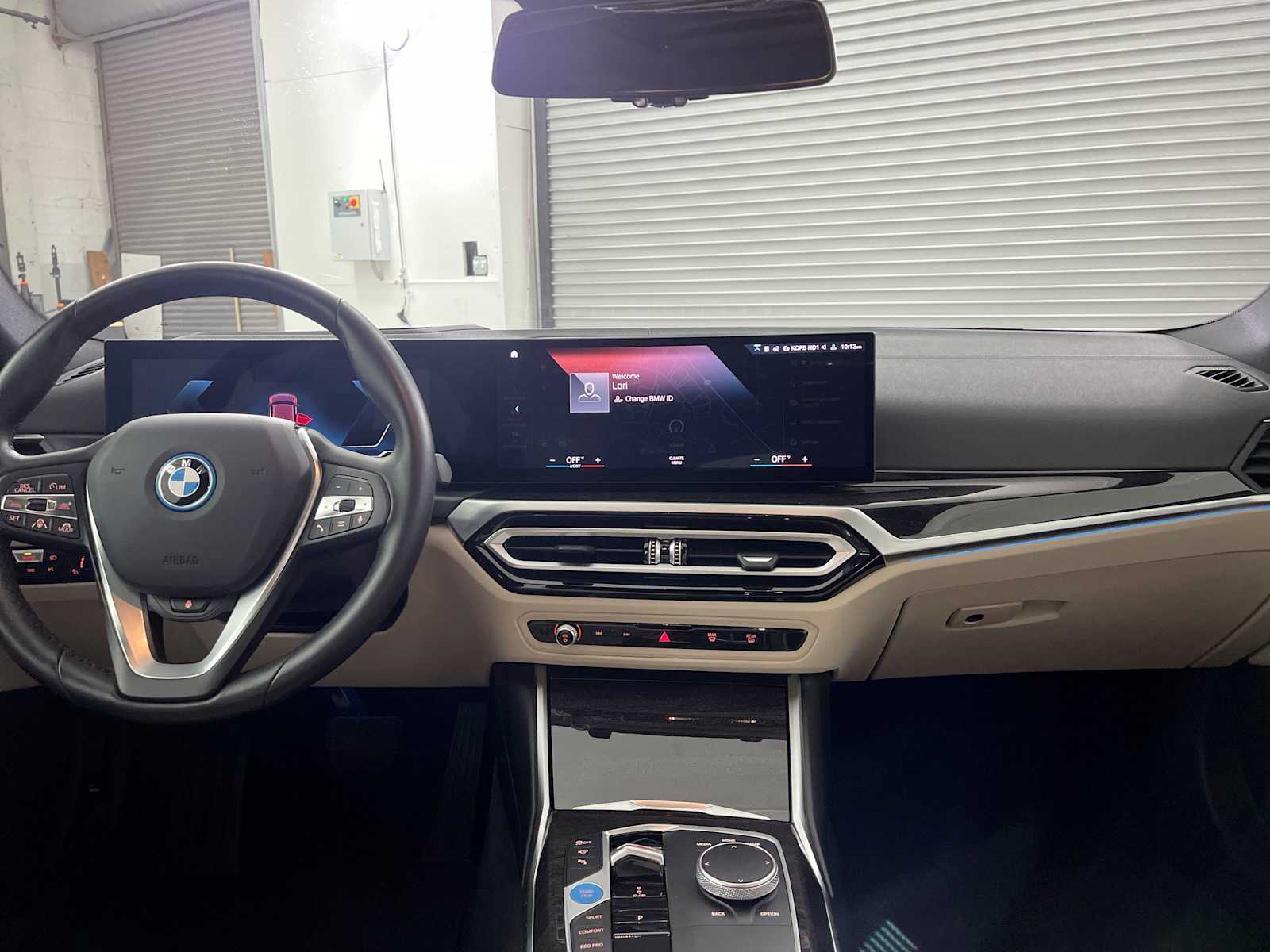 Thumbnail: 2023 BMW i4 - 10