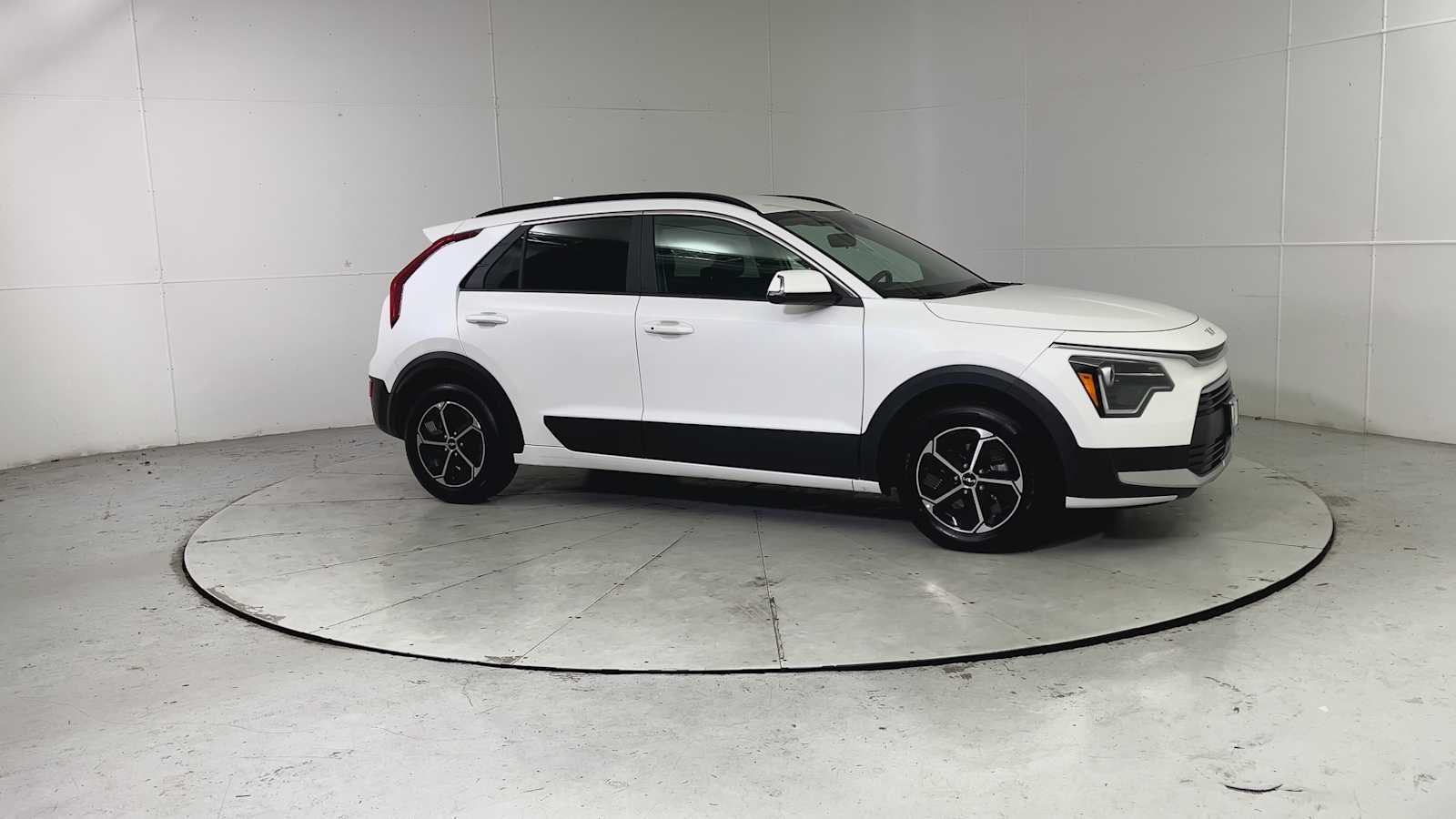 Thumbnail: 2025 Kia Niro - 8