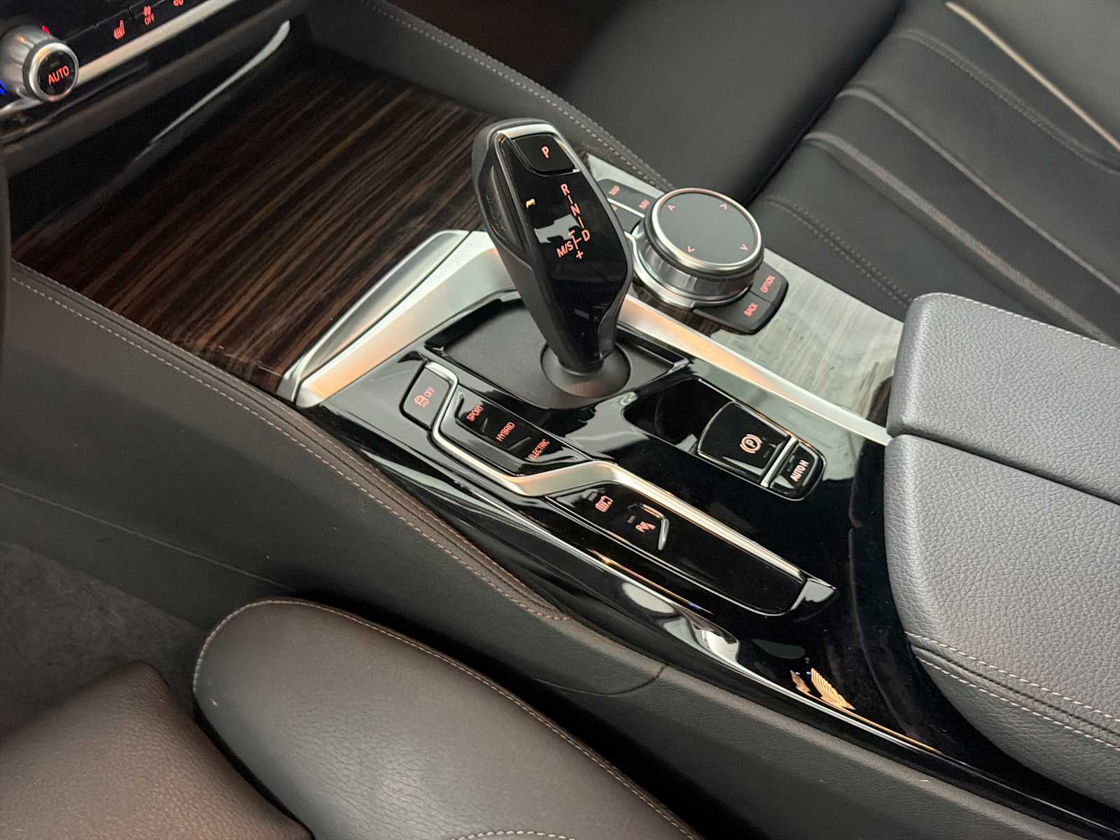 Thumbnail: 2023 BMW 5 Series - 22