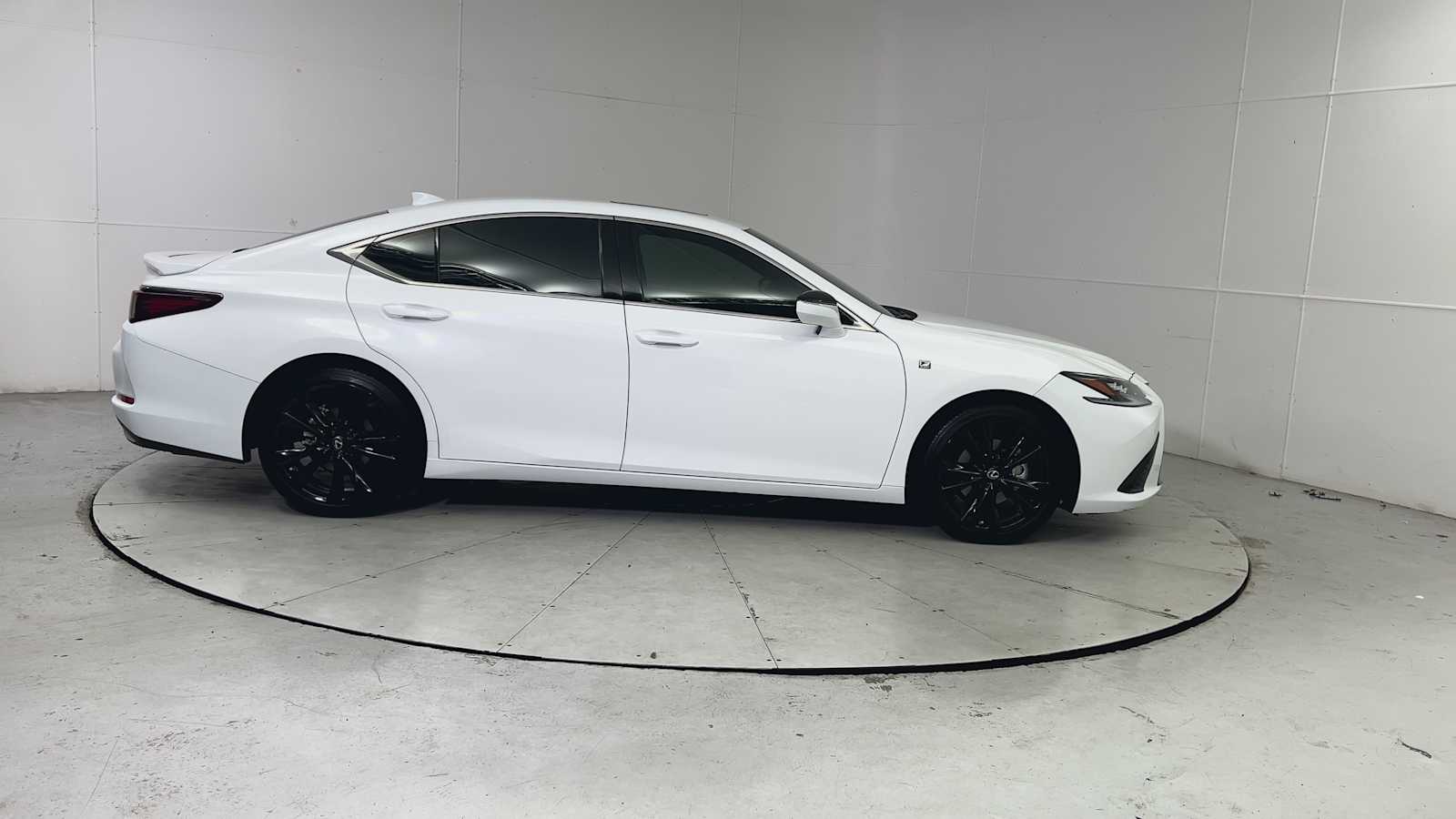 Thumbnail: 2022 Lexus ES - 9