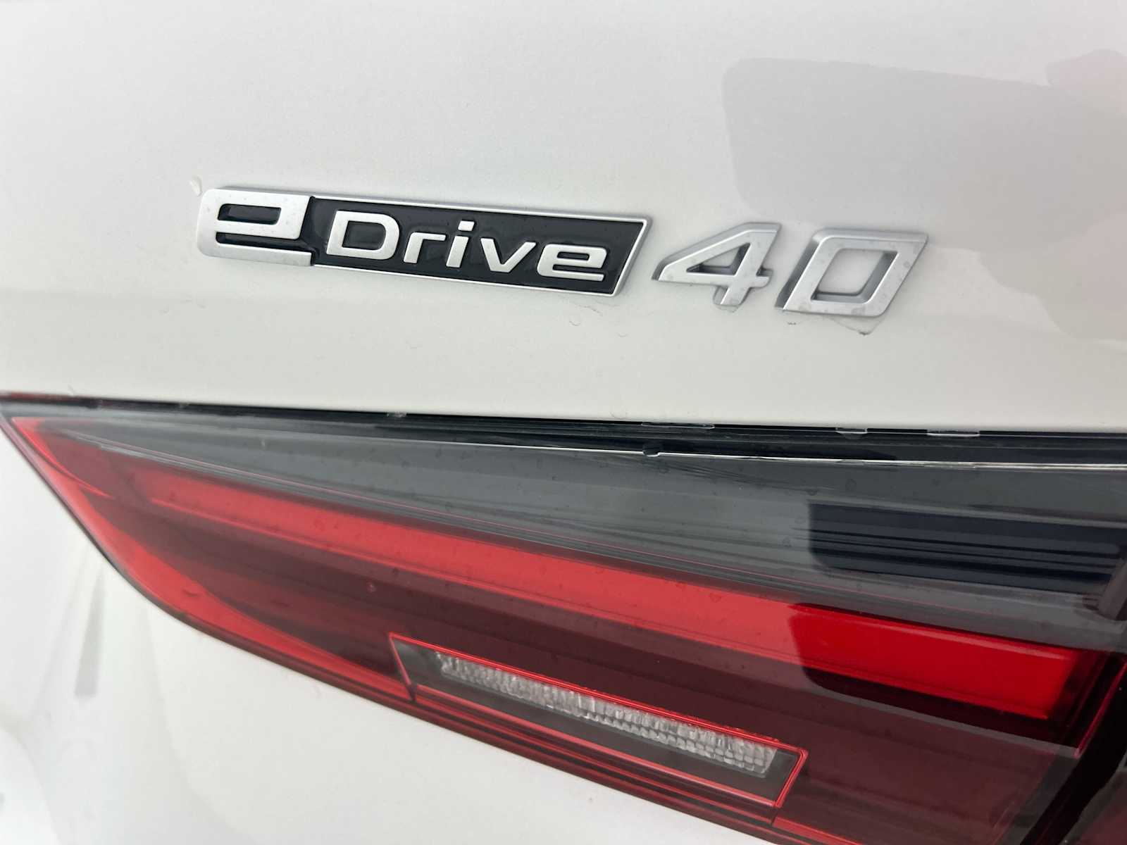 Thumbnail: 2025 BMW i4 - 27