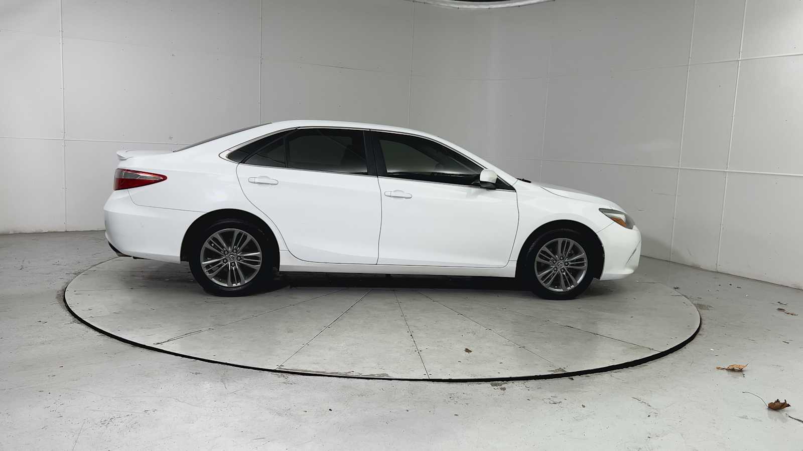 Thumbnail: 2016 Toyota Camry - 9