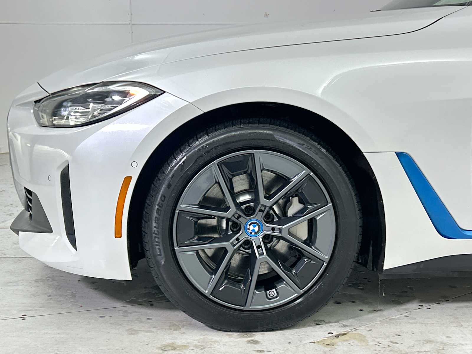 Thumbnail: 2023 BMW i4 - 19