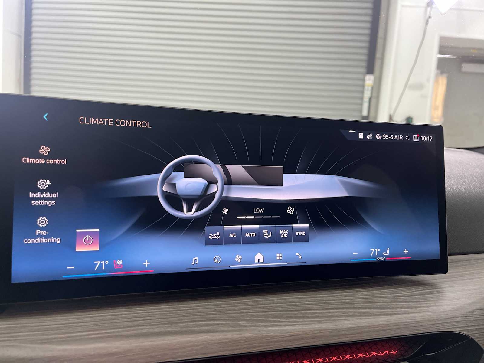 Thumbnail: 2025 BMW i4 - 17