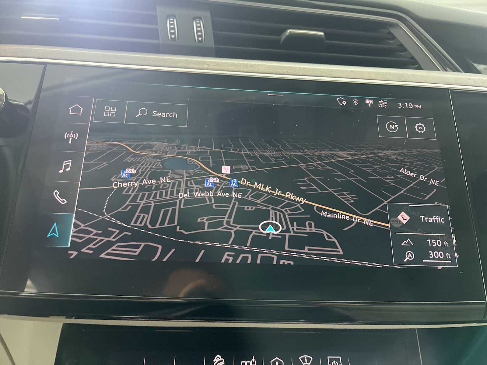 Thumbnail: 2019 Audi e-tron - 26