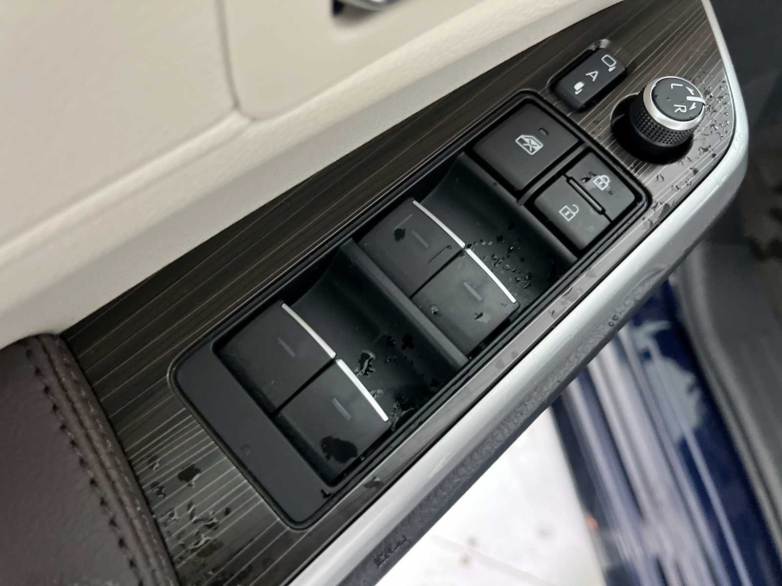 Thumbnail: 2023 Toyota Sienna - 15