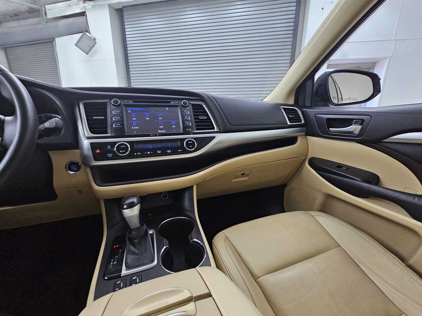 Thumbnail: 2015 Toyota Highlander - 18