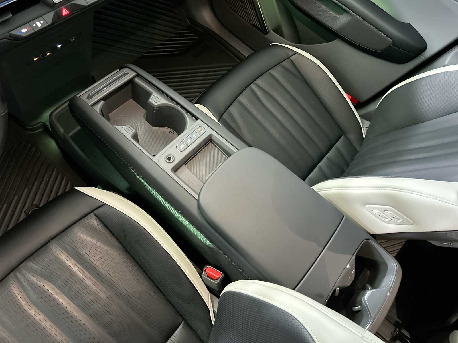 Thumbnail: 2024 Kia EV9 - 22