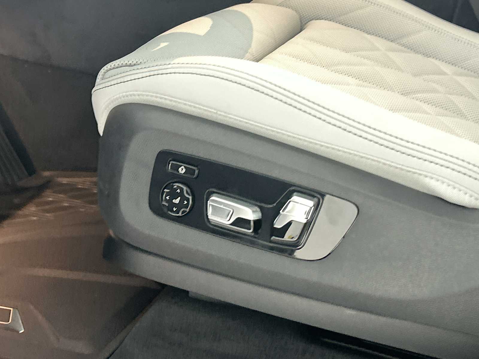 Thumbnail: 2026 BMW X5 - 14