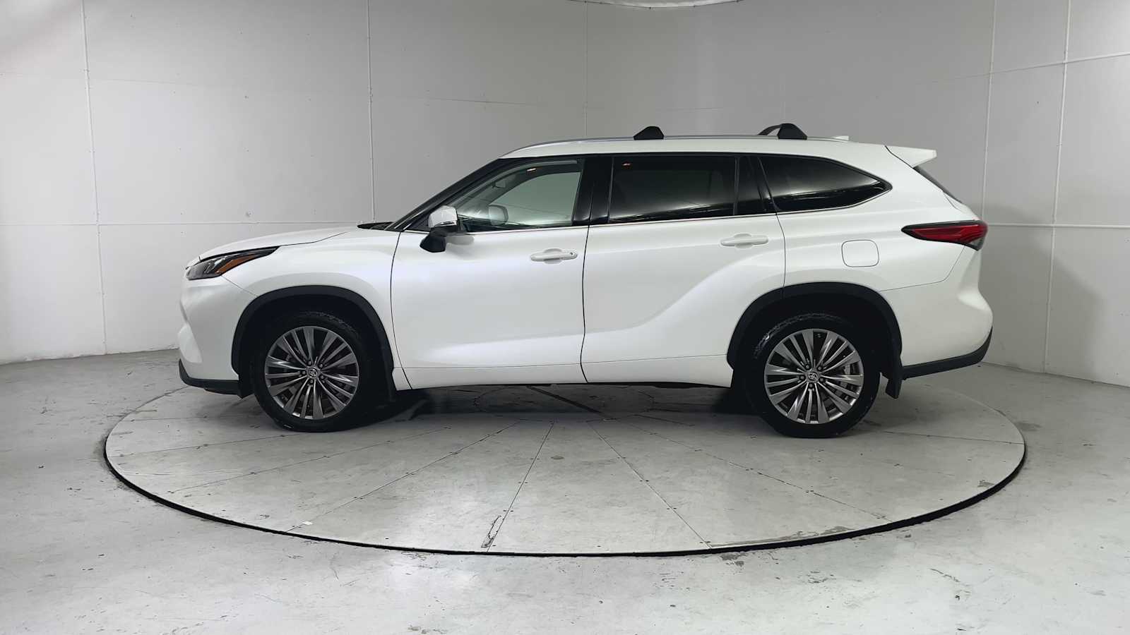 Thumbnail: 2020 Toyota Highlander - 5