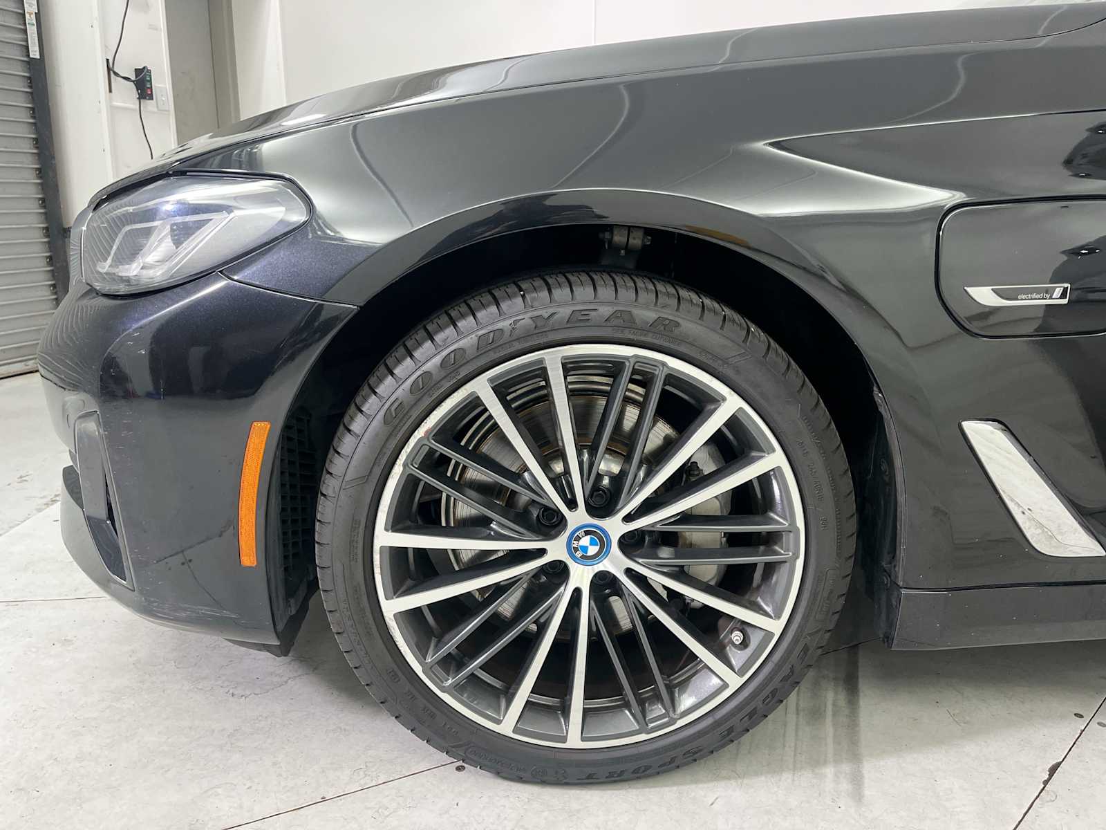 Thumbnail: 2023 BMW 5 Series - 25