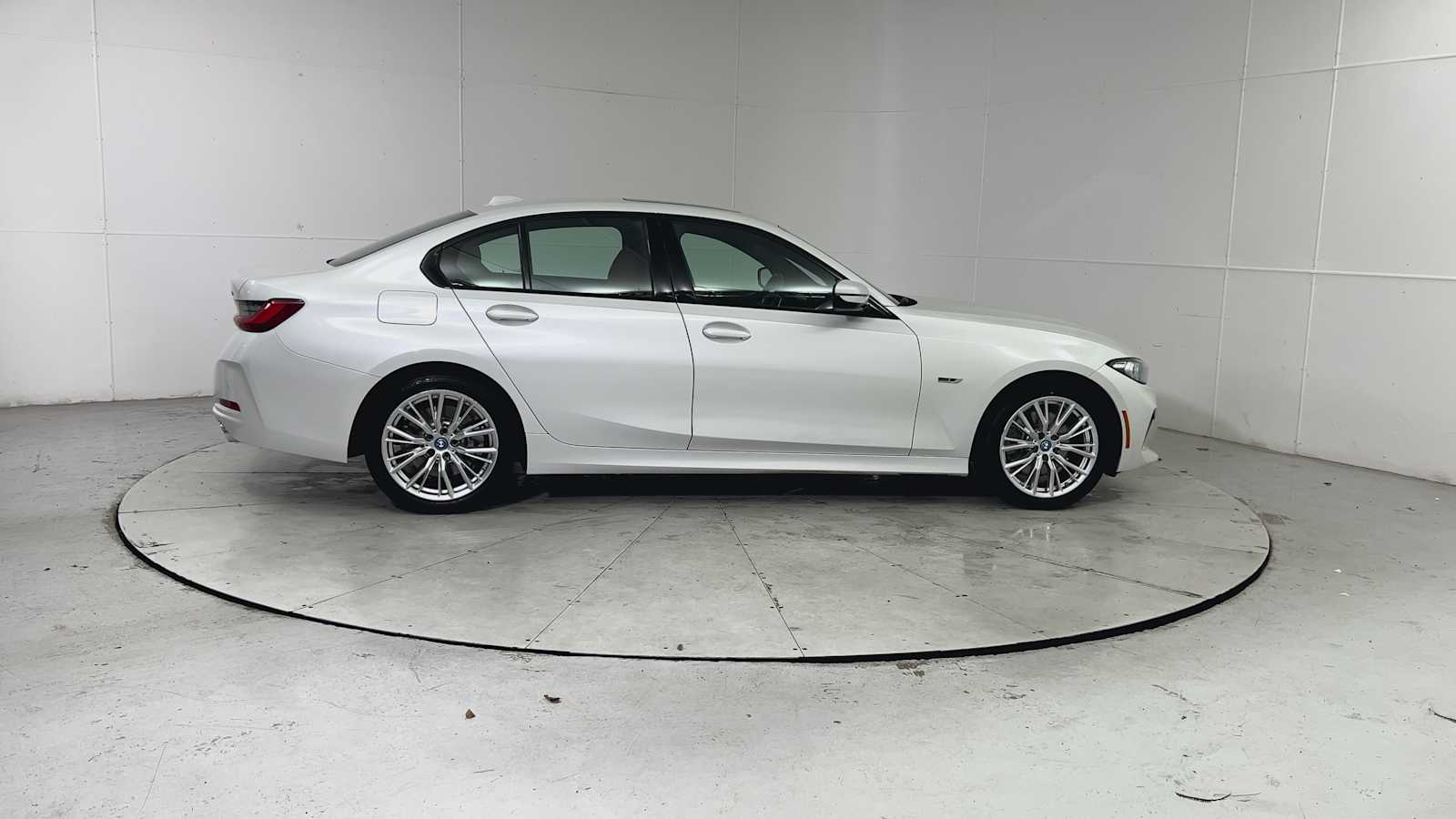 Thumbnail: 2023 BMW 3 Series - 9