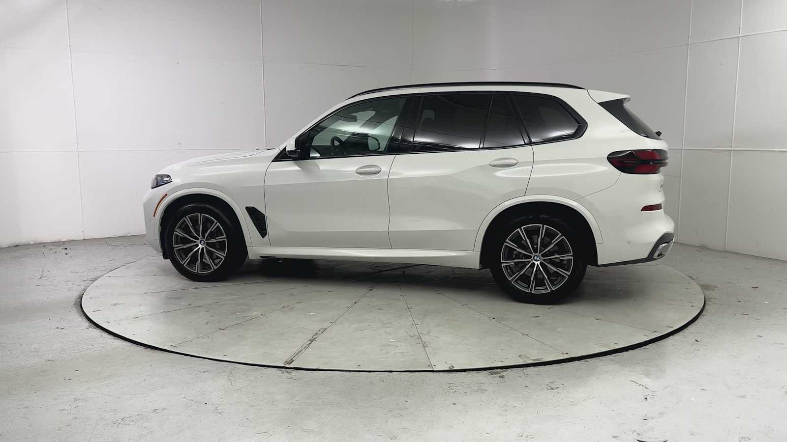 Thumbnail: 2026 BMW X5 - 4