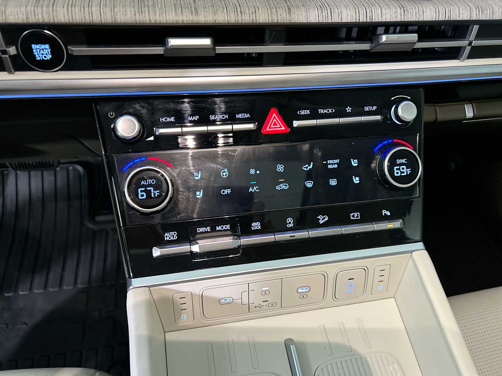 Thumbnail: 2024 Hyundai Santa Fe - 17