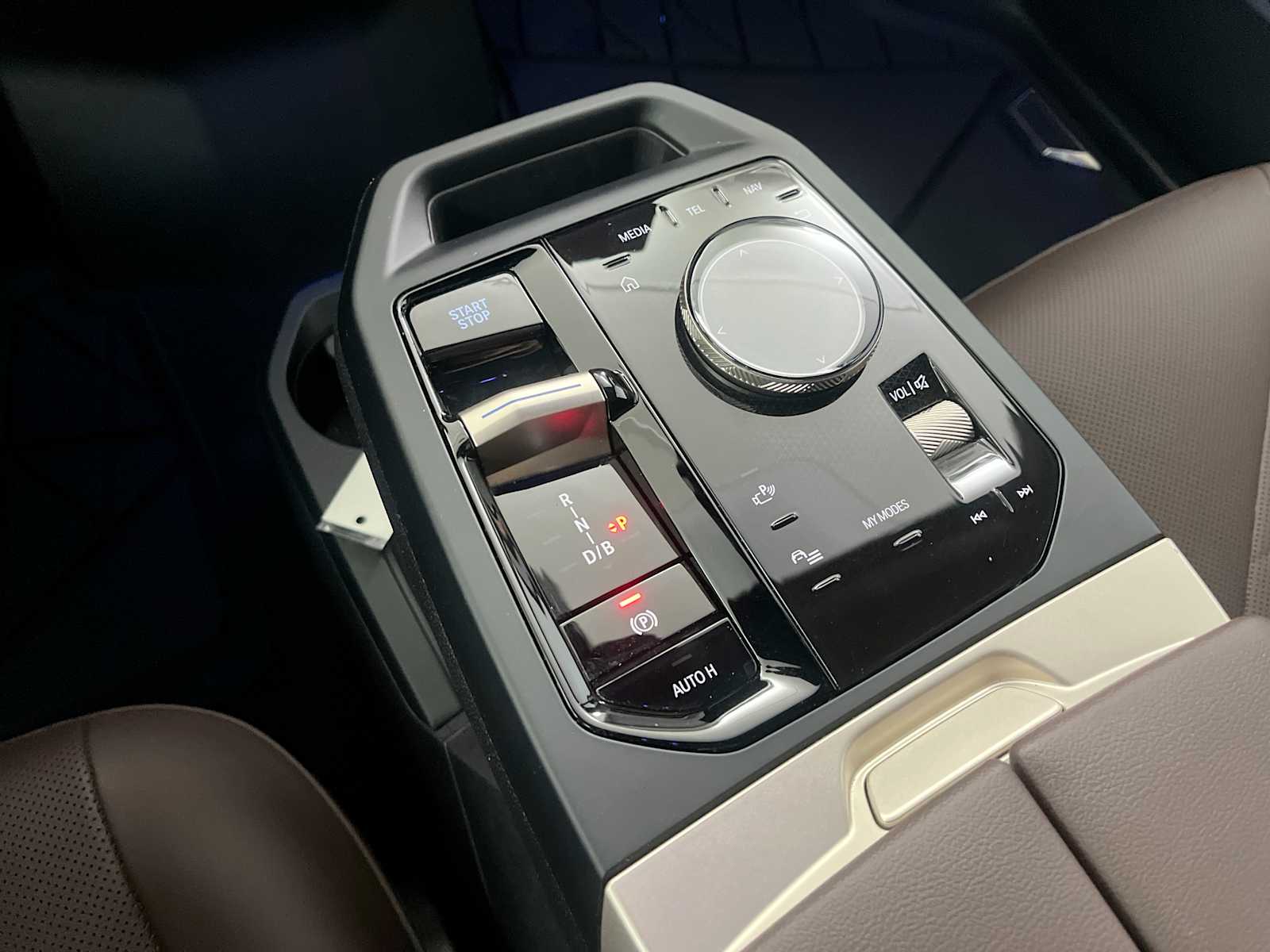 Thumbnail: 2024 BMW iX - 27