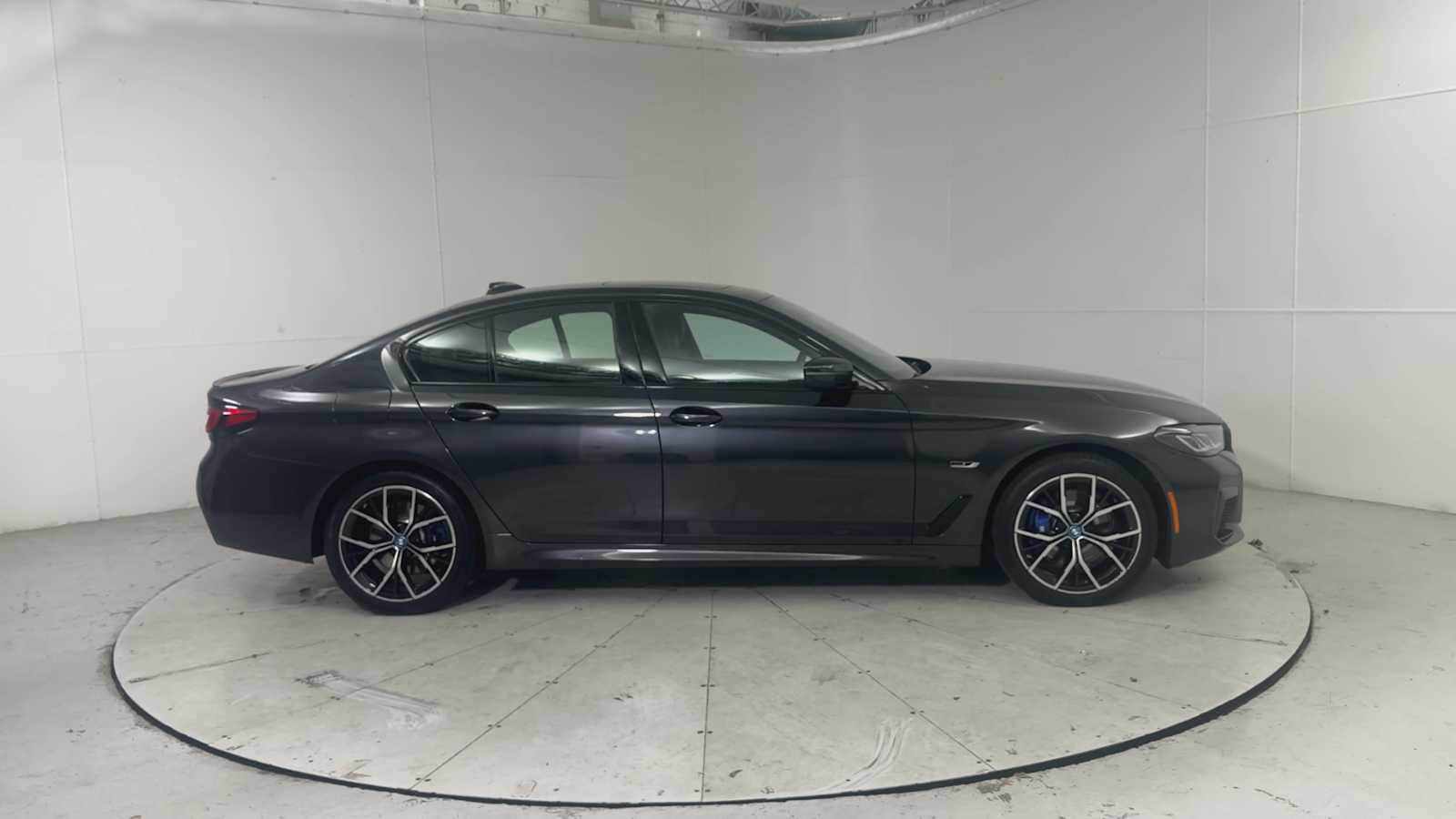 Thumbnail: 2023 BMW 5 Series - 9
