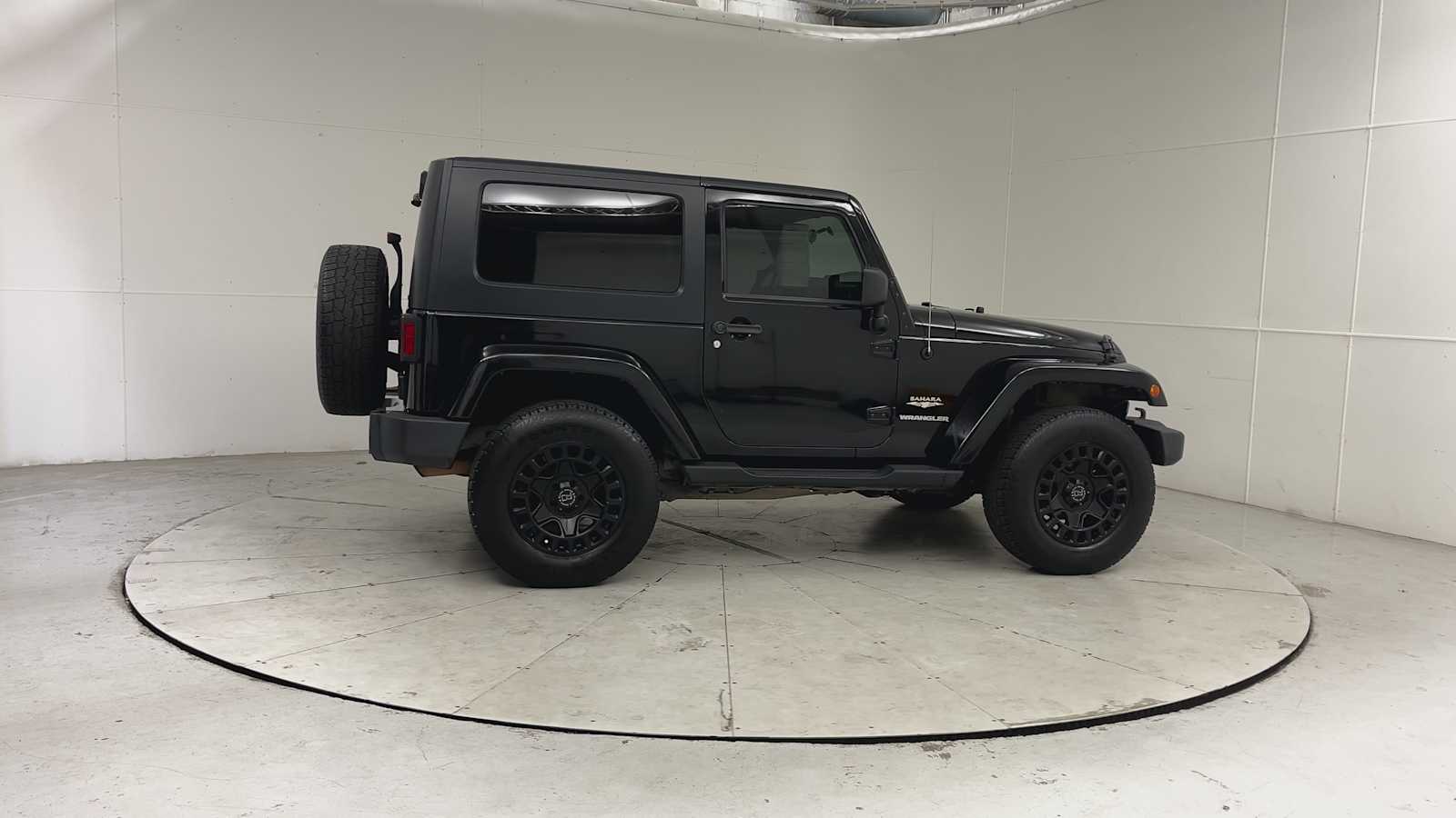 Thumbnail: 2010 Jeep Wrangler - 3
