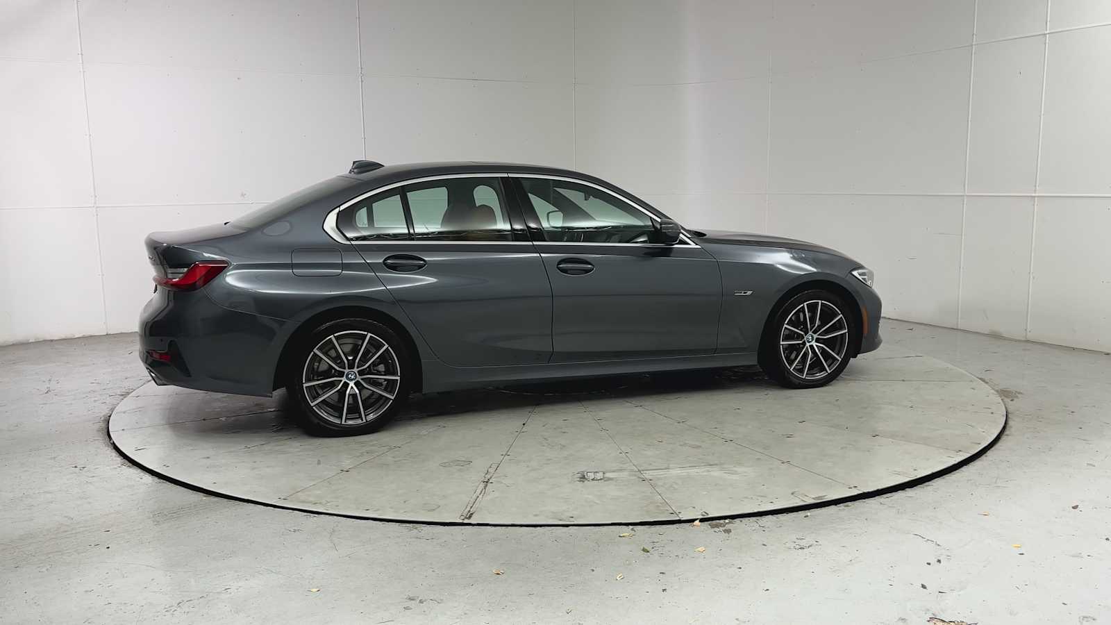 Thumbnail: 2022 BMW 3 Series - 9