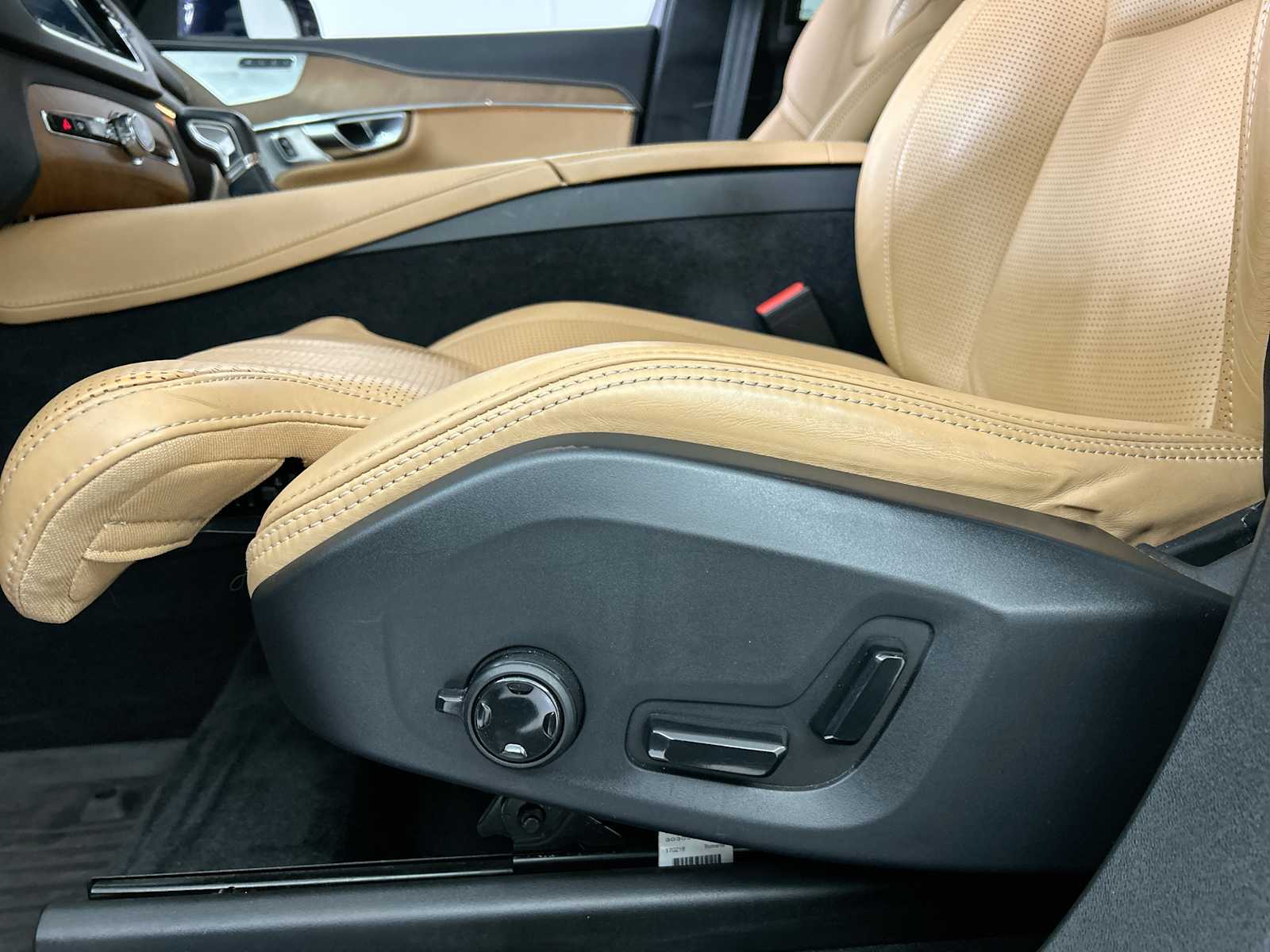 Thumbnail: 2017 Volvo XC90 - 14
