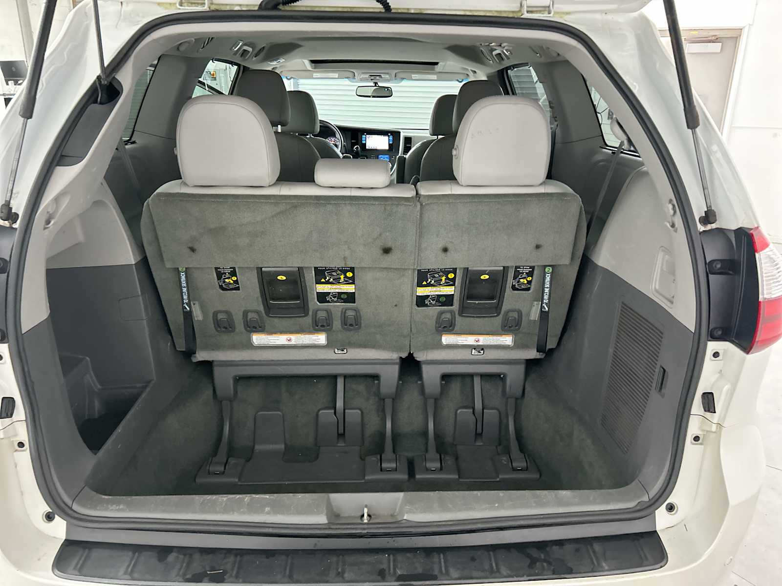 Thumbnail: 2017 Toyota Sienna - 21