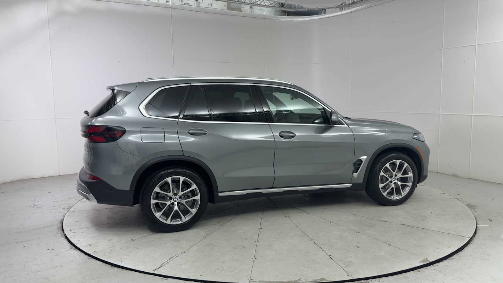 Thumbnail: 2026 BMW X5 - 9