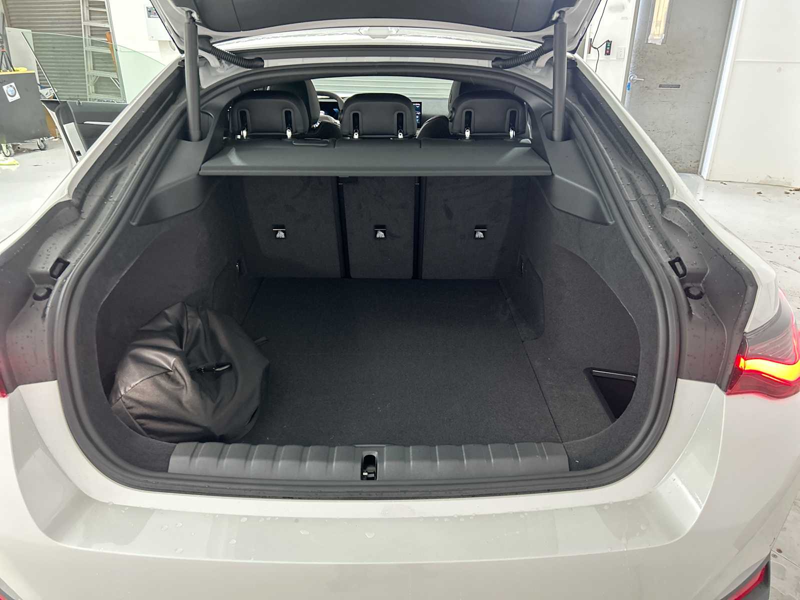 Thumbnail: 2026 BMW i4 - 21