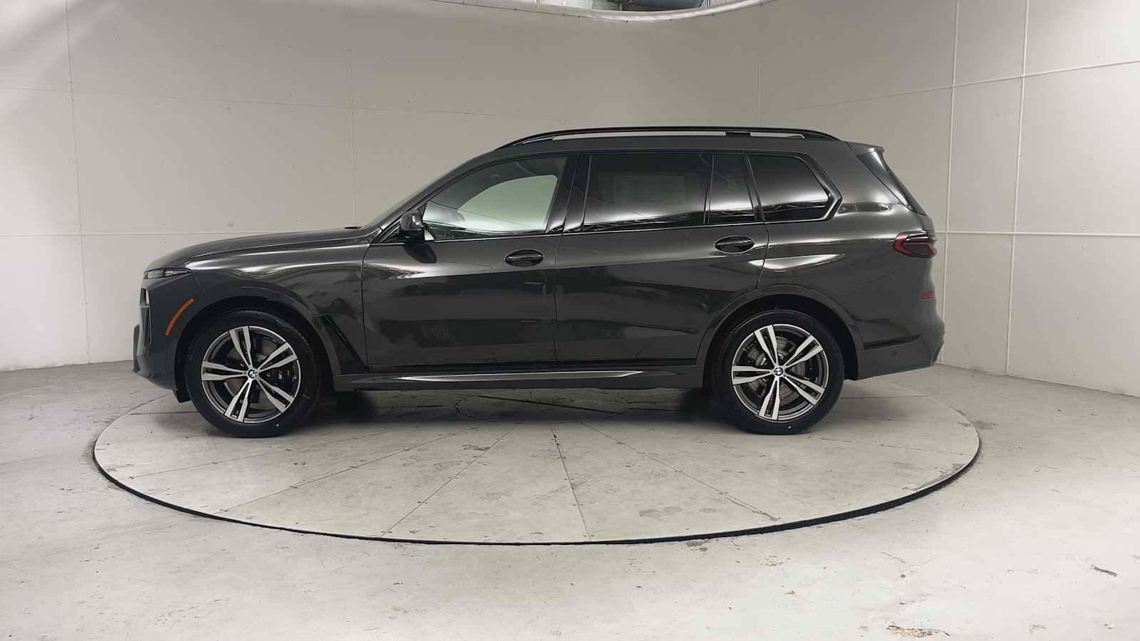 Thumbnail: 2027 BMW X7 - 5